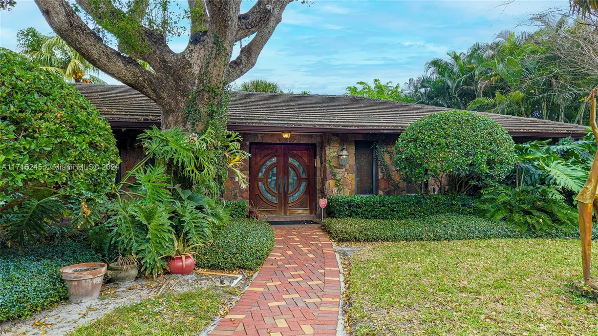 South Florida Real Estate | View 3111 N 52nd Ave | Listing