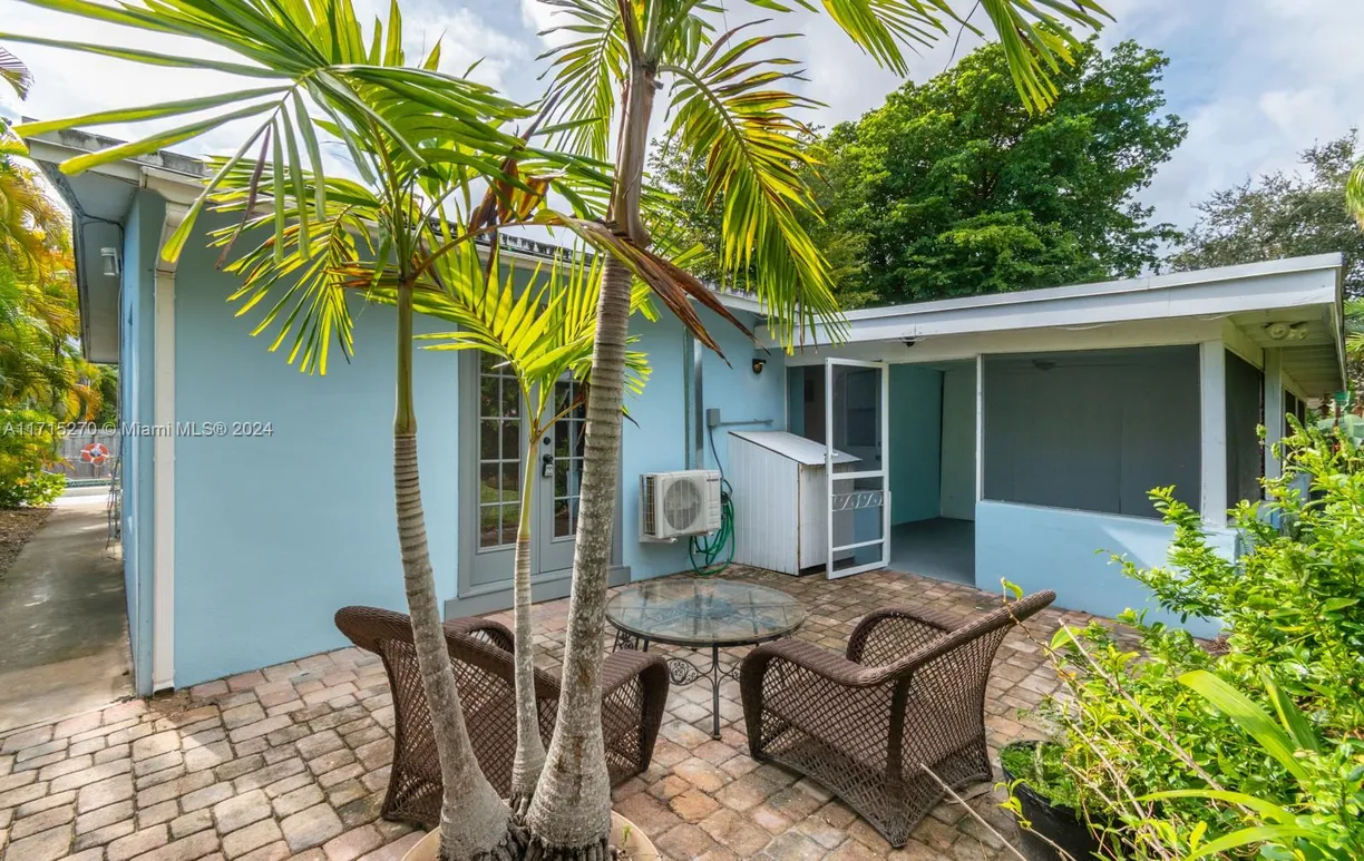 South Florida Real Estate | View 125 NW 25th St, 127b | 1 Bed, 1 Bath