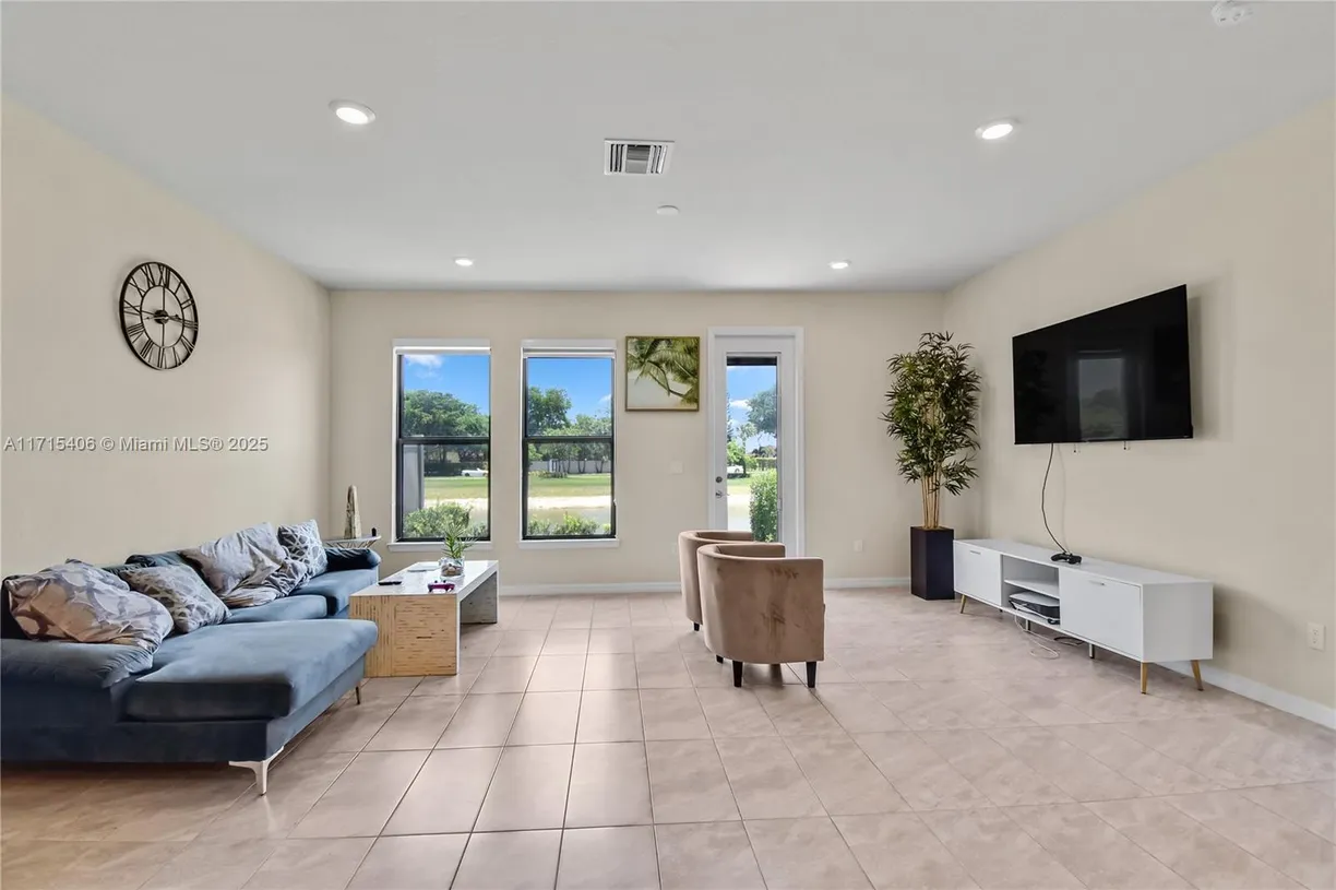 South Florida Real Estate | View 2156 S Appleton Cir S, 2156 | 3 Beds, 2 Baths