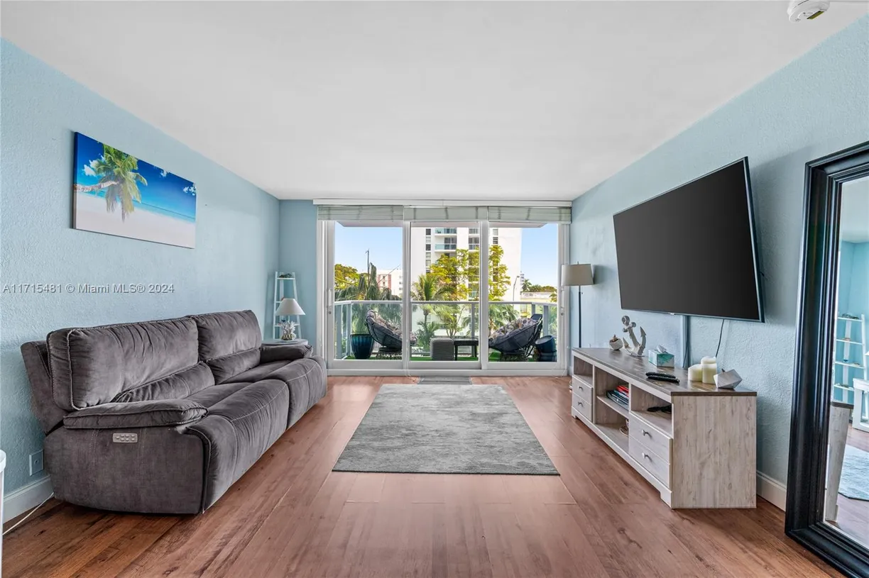 South Florida Real Estate | View 1000 West Ave, 308 | 1 Bed, 1 Bath