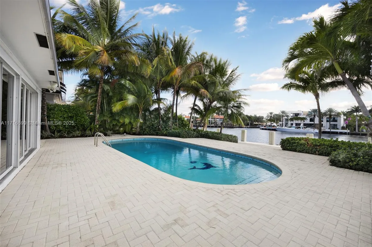 South Florida Real Estate | View 2000 Sunrise Key Blvd | 4 Beds, 3 Baths