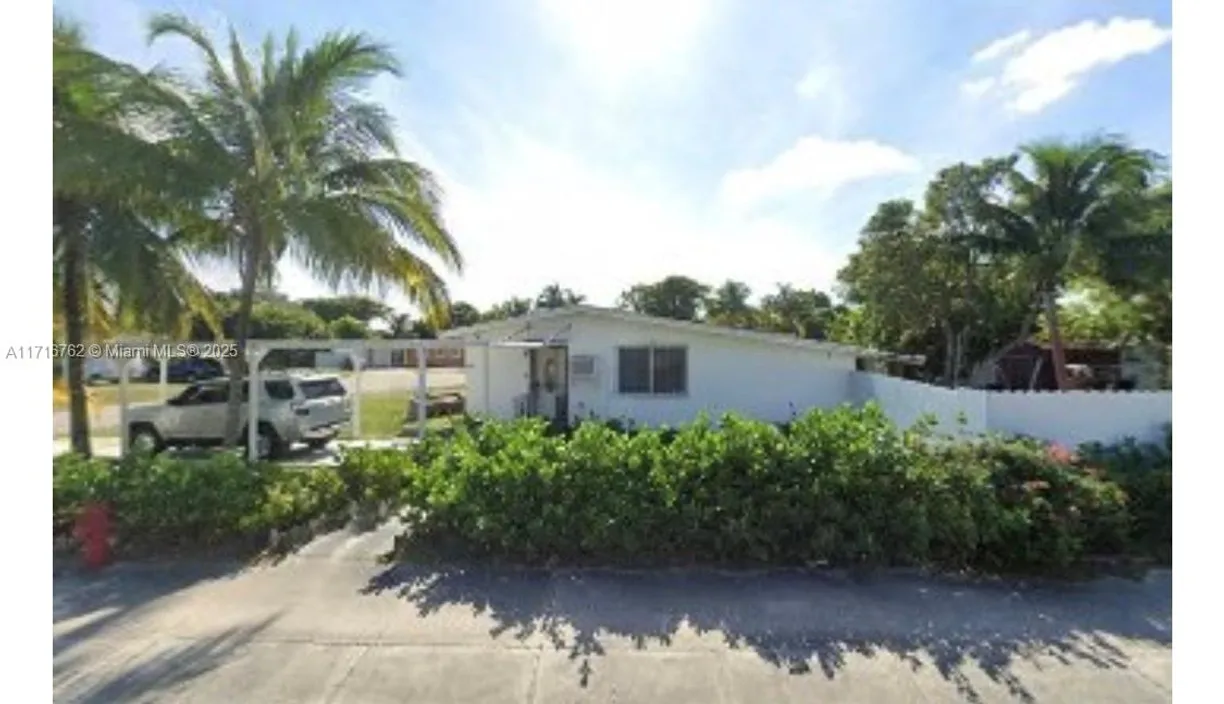 South Florida Real Estate | View 2900 Davie Blvd | 3 Beds, 2 Baths