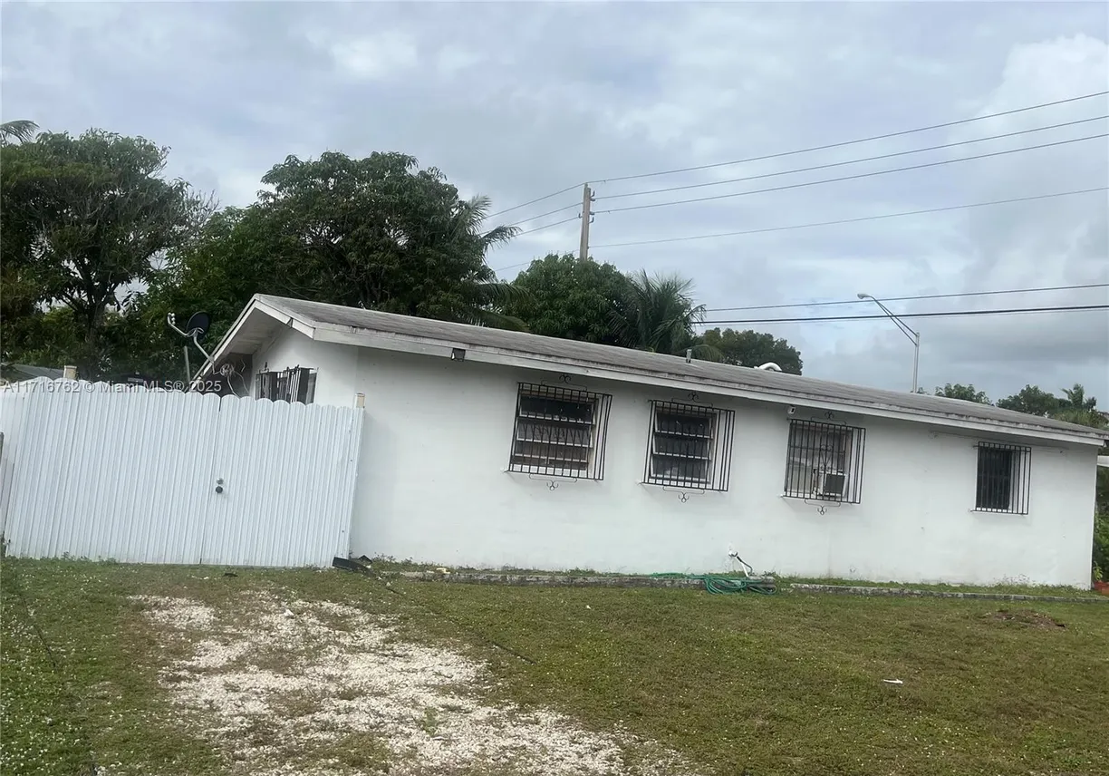 South Florida Real Estate | View 2900 Davie Blvd | Listing