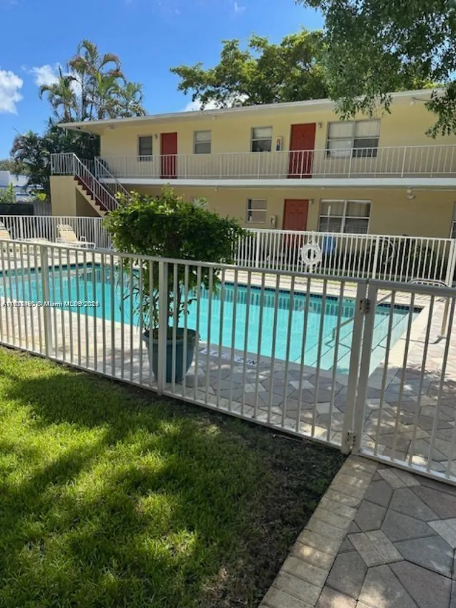 South Florida Real Estate | View 305 NE 16th St, 3 | Listing