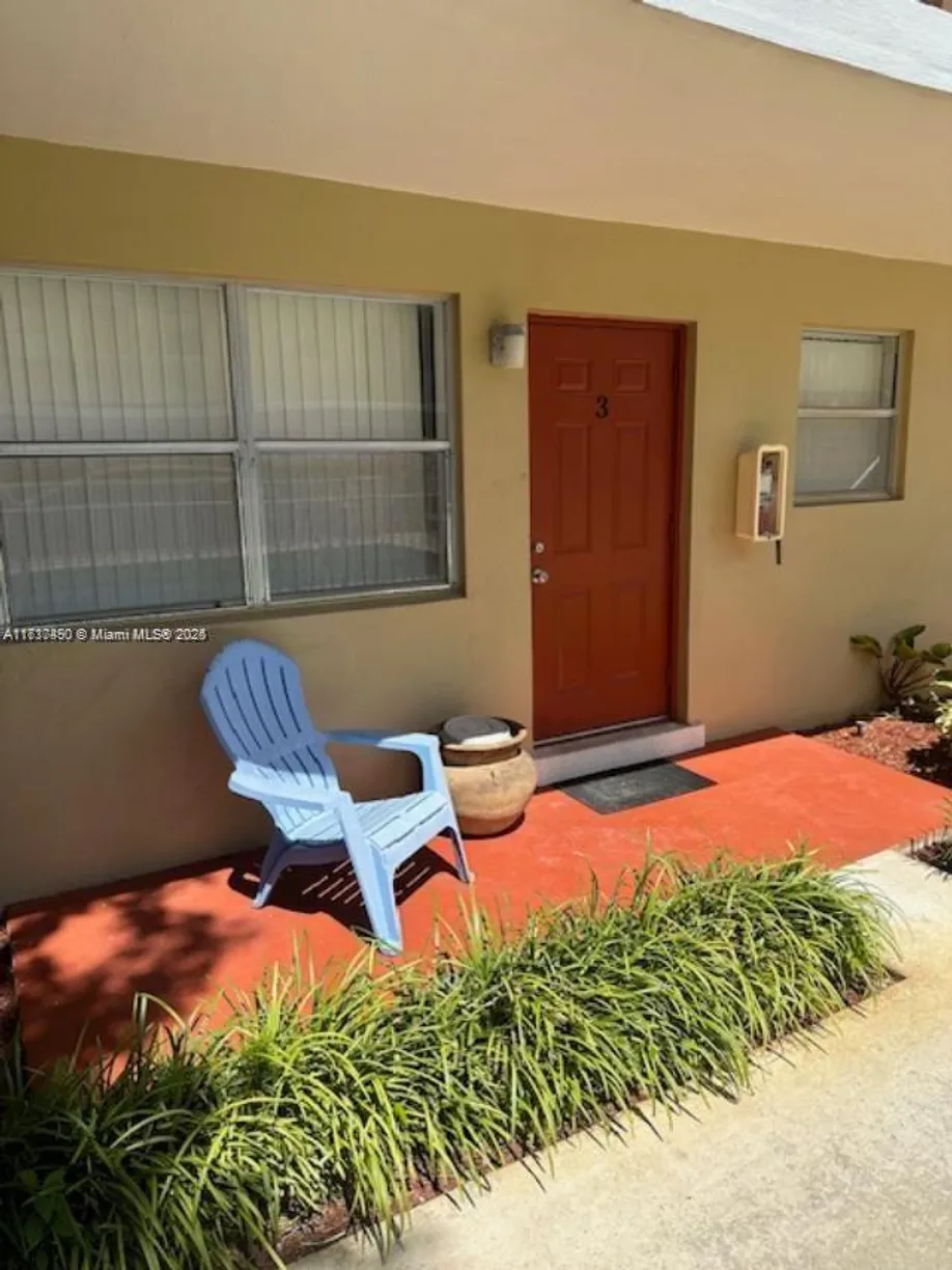 South Florida Real Estate | View 305 NE 16th St, 3 | Listing