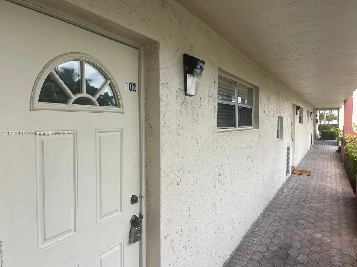 South Florida Real Estate | View 611 S Hollybrook Dr, 102 | Listing