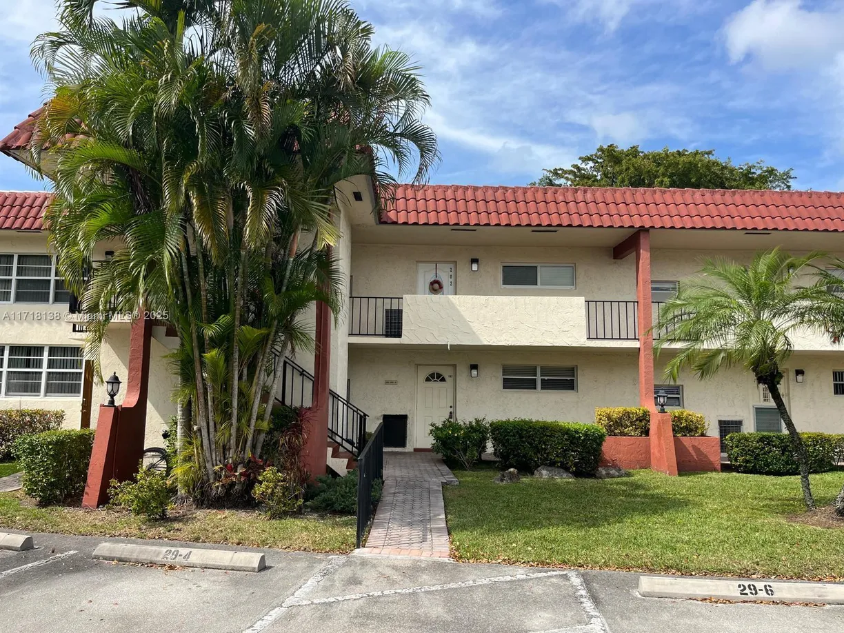 South Florida Real Estate | View 611 S Hollybrook Dr, 102 | 2 Beds, 2 Baths