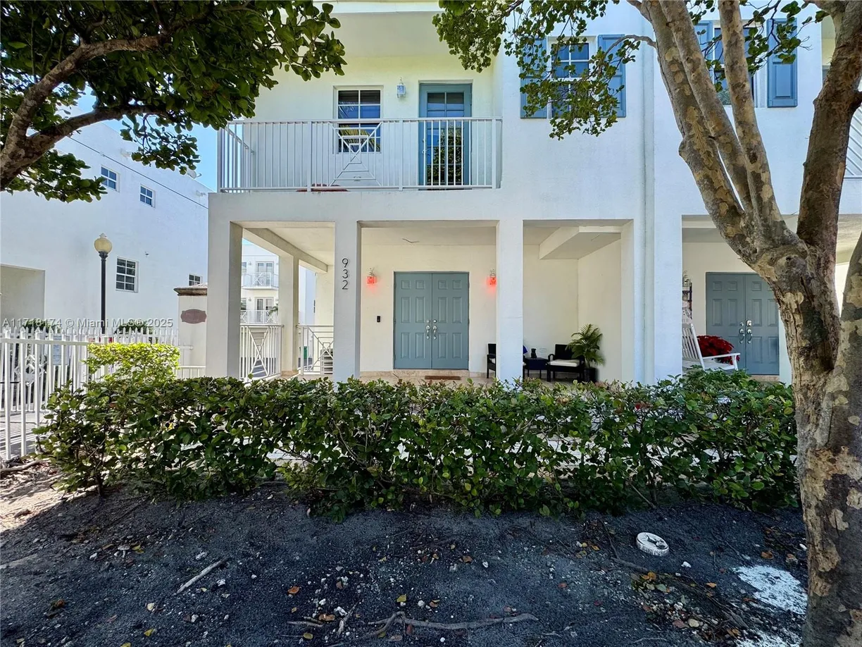 South Florida Real Estate | View 932 SW 10th St, C-2 | 2 Beds, 2 Baths
