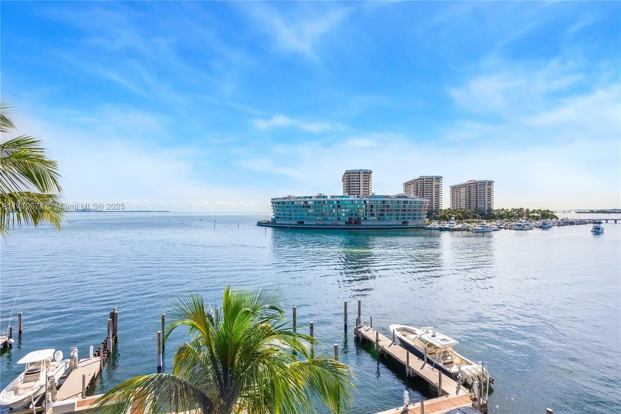 South Florida Real Estate | View 1660 W Glencoe St, 401 | Listing