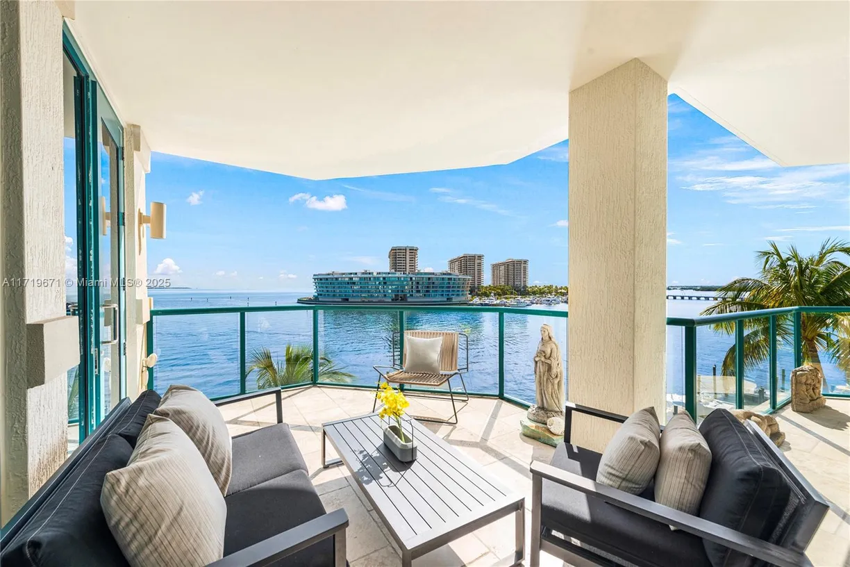 South Florida Real Estate | View 1660 W Glencoe St, 401 | Listing