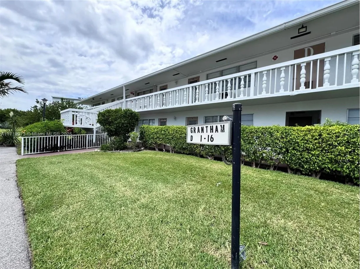South Florida Real Estate | View 8 Grantham D, D | 1 Bed, 1 Bath
