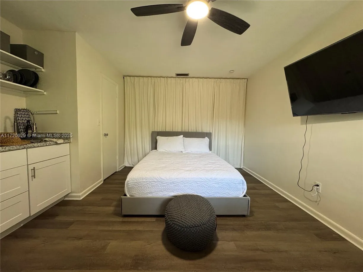 South Florida Real Estate | View 5639 Lincoln St, 3 | 1 Bed, 1 Bath
