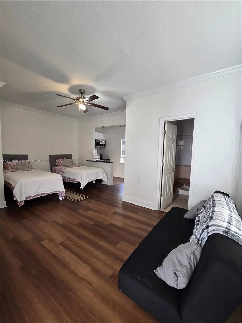 South Florida Real Estate | View 5712 Hollywood Blvd, 3 | Listing