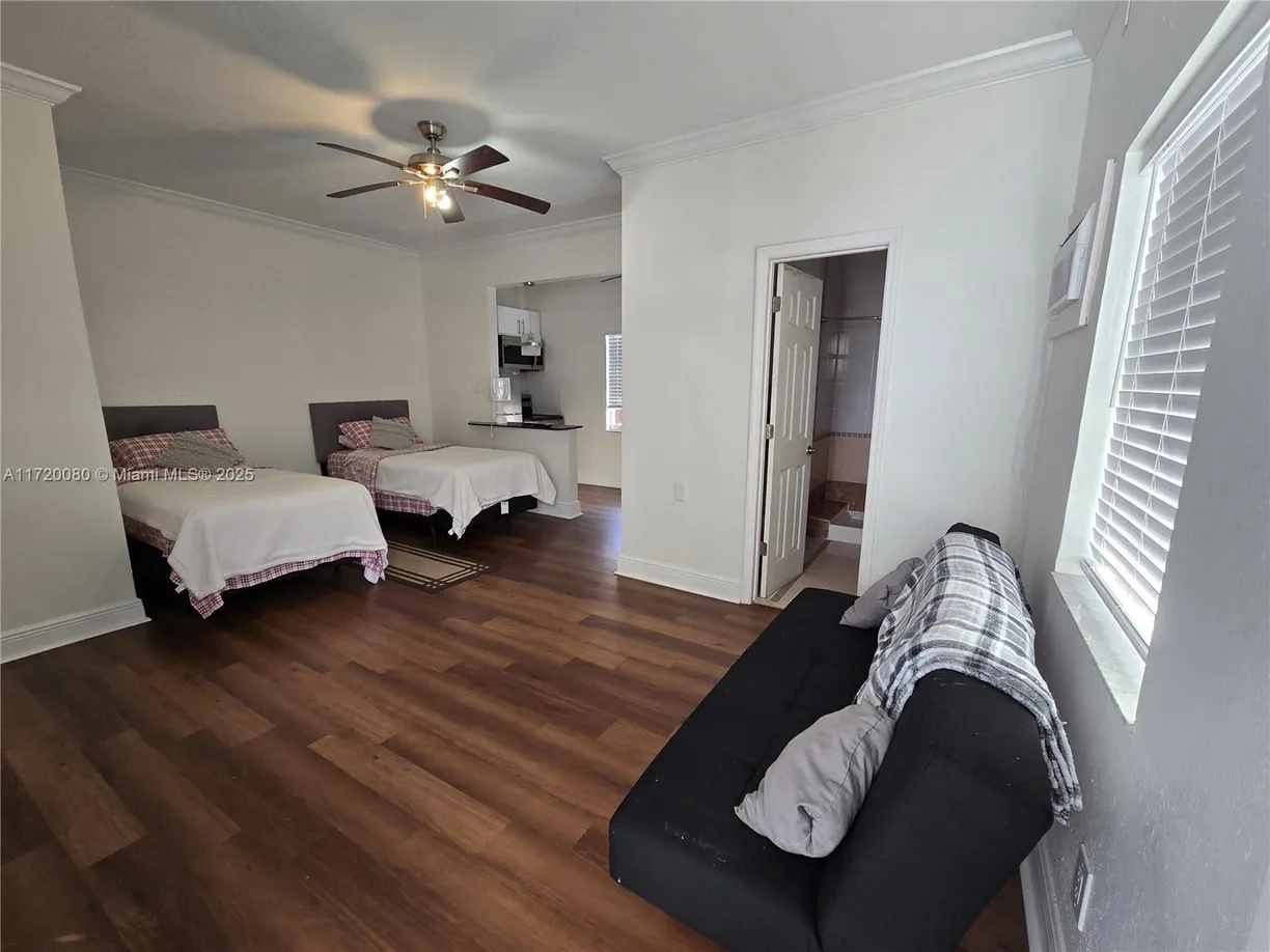 South Florida Real Estate | View 5712 Hollywood Blvd, 3 | Listing