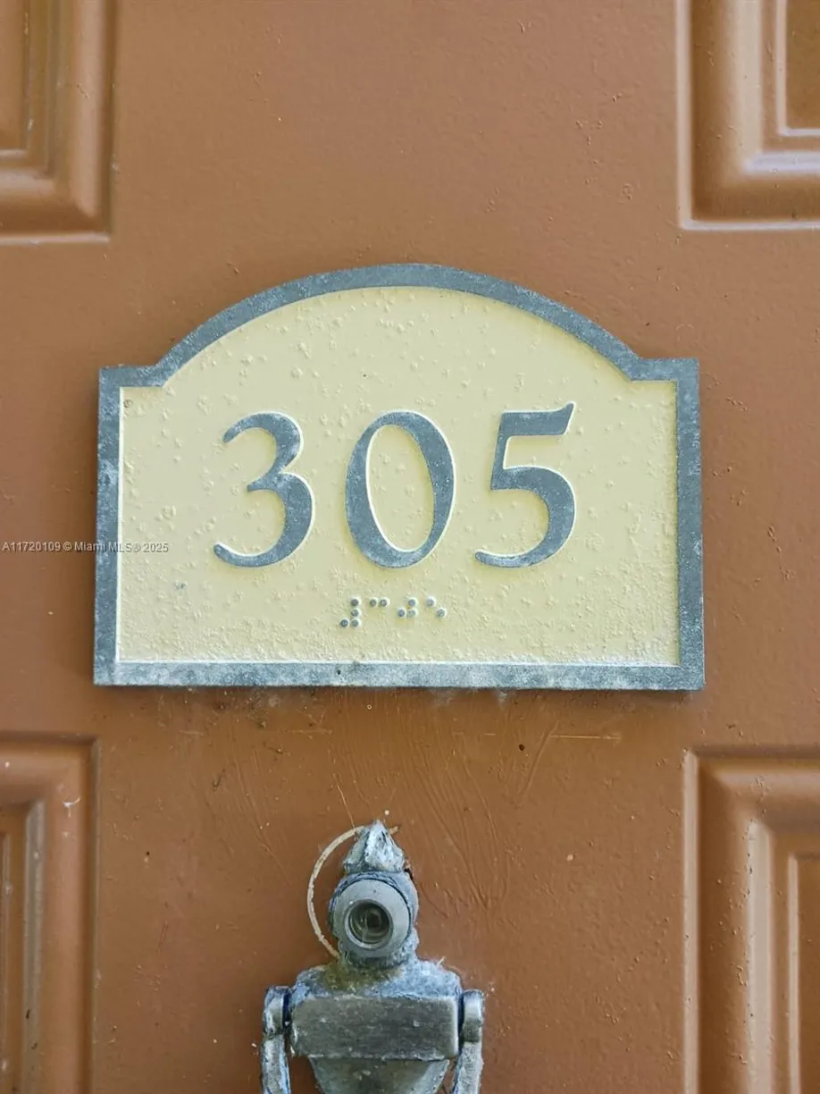 South Florida Real Estate | View 7630 Westwood Dr, 305 | 1 Bed, 1 Bath