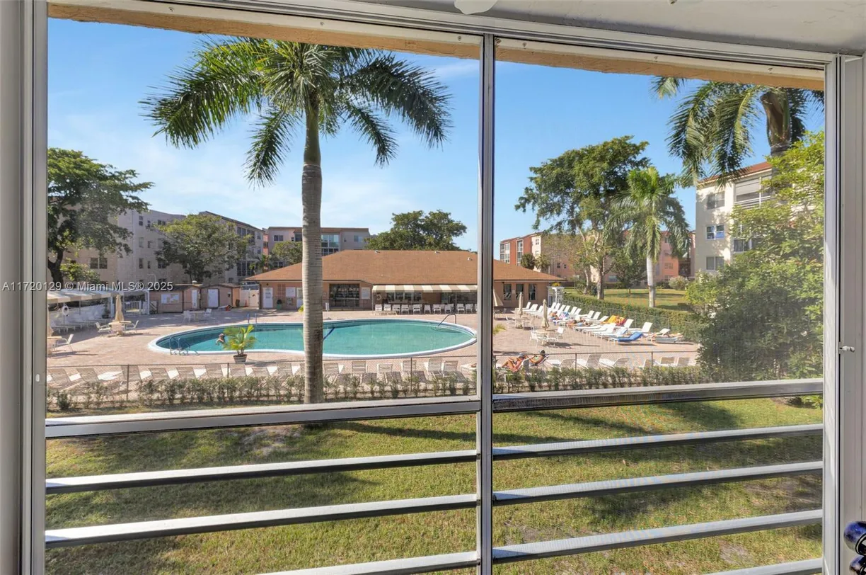 South Florida Real Estate | View 2811 Somerset Dr, 203 | Listing