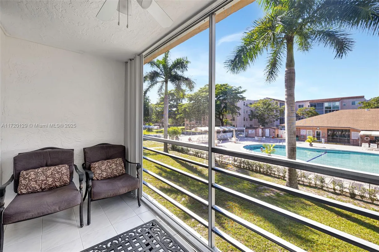 South Florida Real Estate | View 2811 Somerset Dr, 203 | 2 Beds, 2 Baths