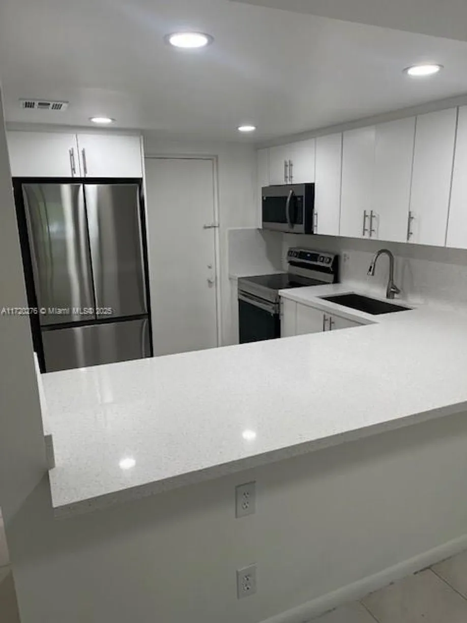 South Florida Real Estate | View 2318 S Cypress Bend Dr, 125 | Listing