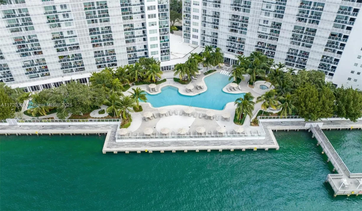 South Florida Real Estate | View 910 West Ave, 0424 | 1 Bed, 1 Bath