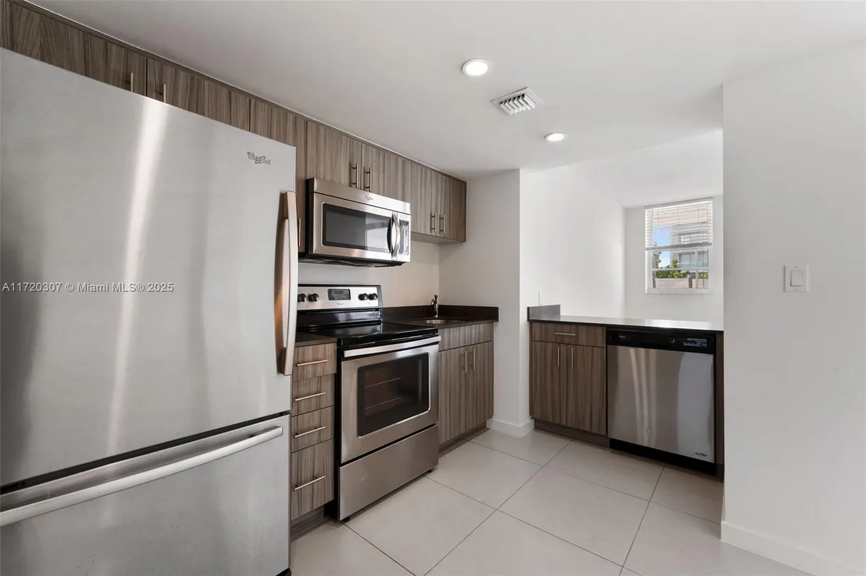 South Florida Real Estate | View 910 West Ave, 0424 | Listing