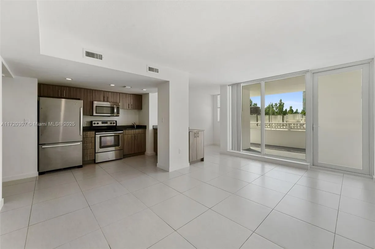 South Florida Real Estate | View 910 West Ave, 0424 | Listing