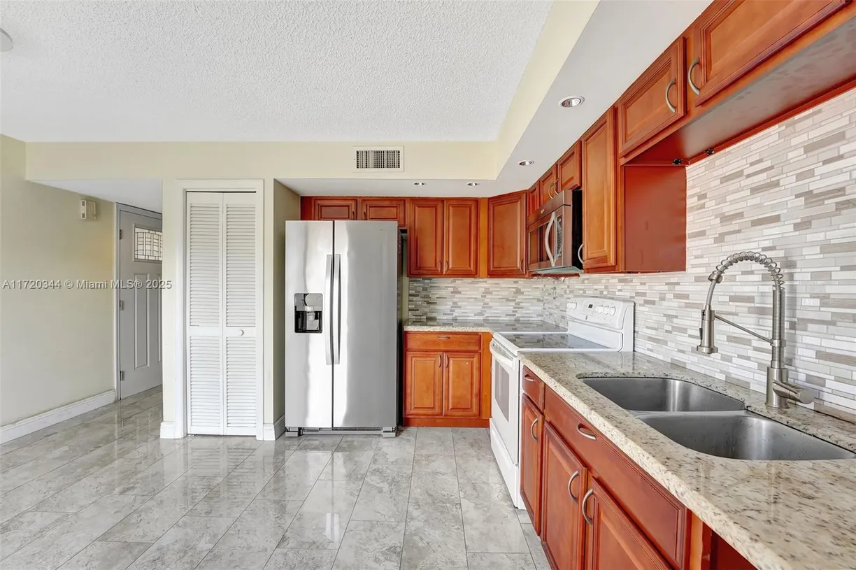 South Florida Real Estate | View 232 SE 10th Ave, 232 | 2 Beds, 2 Baths