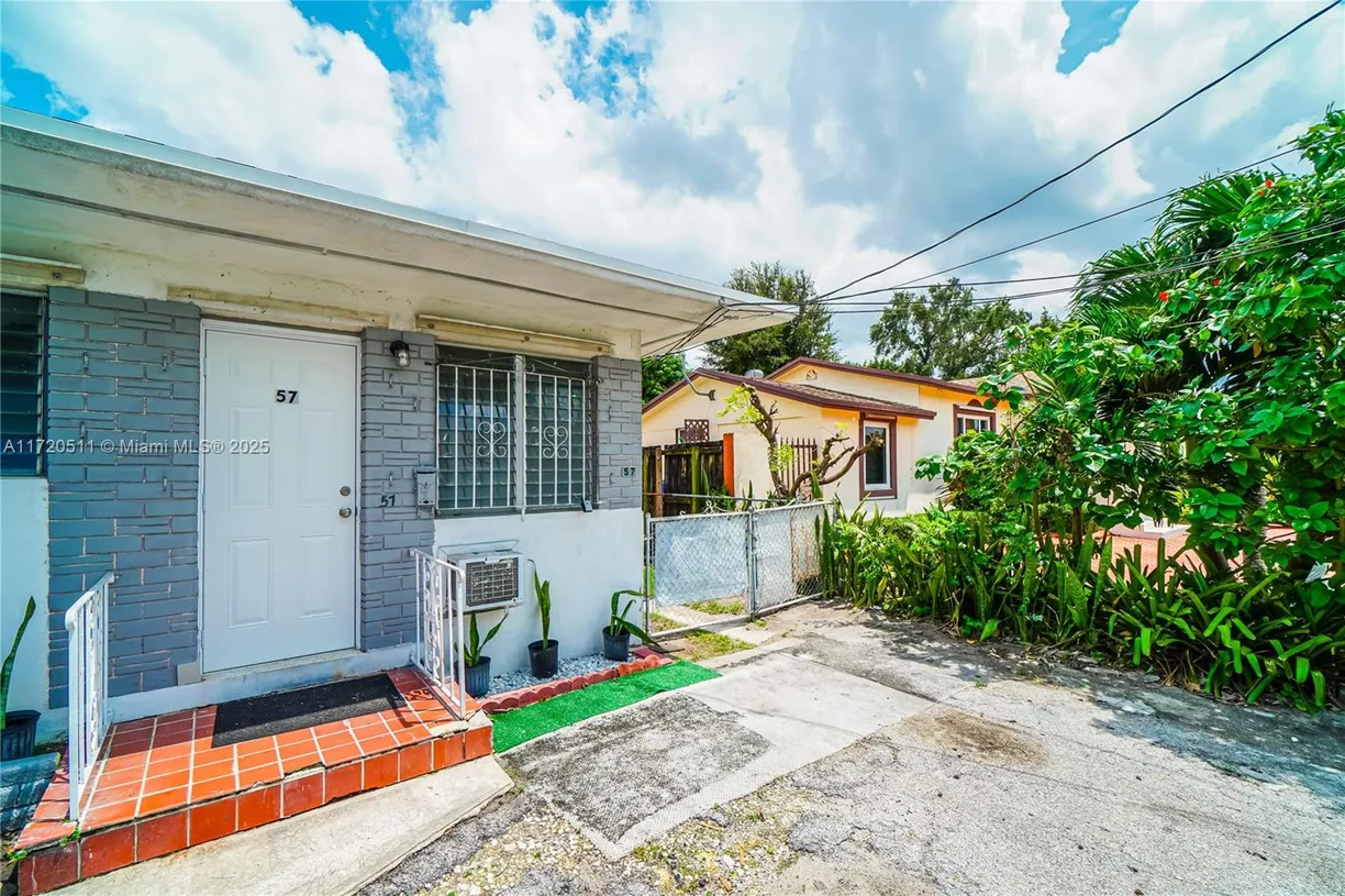 South Florida Real Estate | View 57 SW 51st Ct, 4 | 1 Bed, 1 Bath