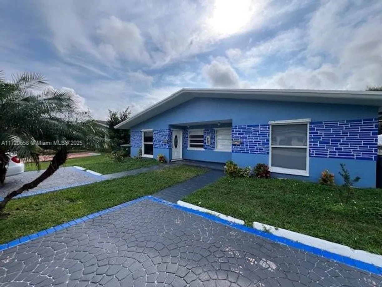 South Florida Real Estate | View 816 SW 13th St, 1 | 3 Beds, 2 Baths