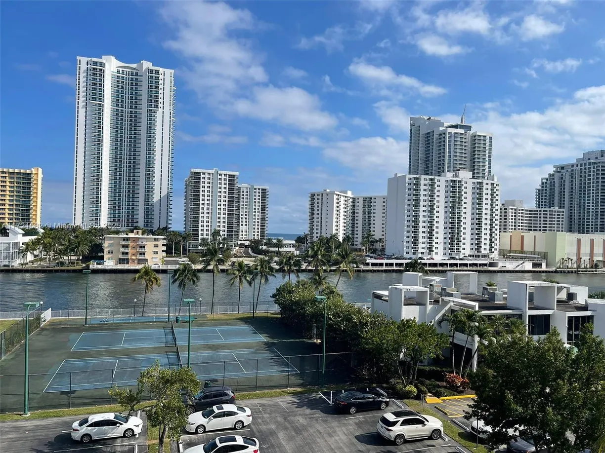 South Florida Real Estate | View 1000 Parkview Dr, 626 | 1 Bed, 1 Bath