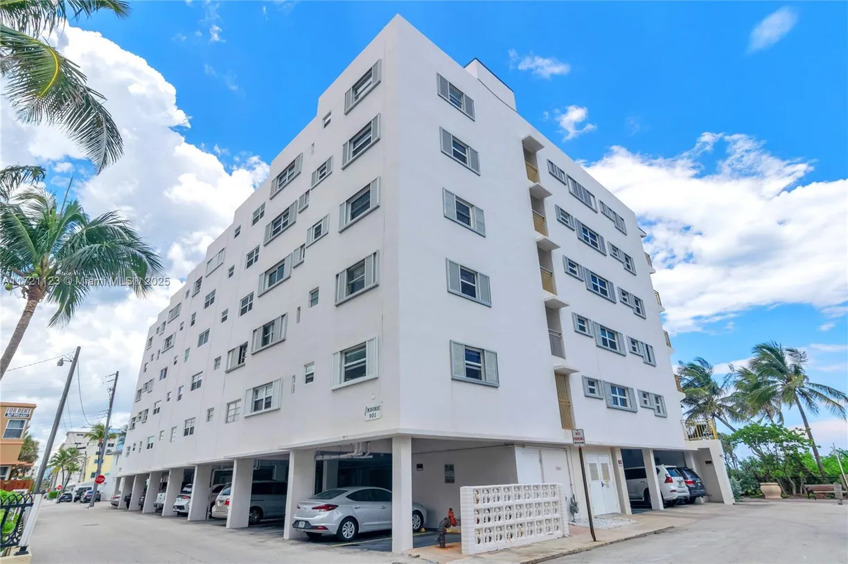 South Florida Real Estate | View 901 S Surf Rd, 506 | 1 Bed, 1 Bath