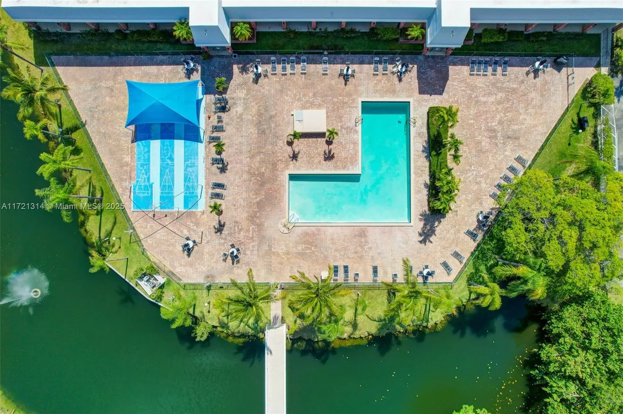 South Florida Real Estate | View 608 NE 2nd St, 440 | 1 Bed, 1 Bath