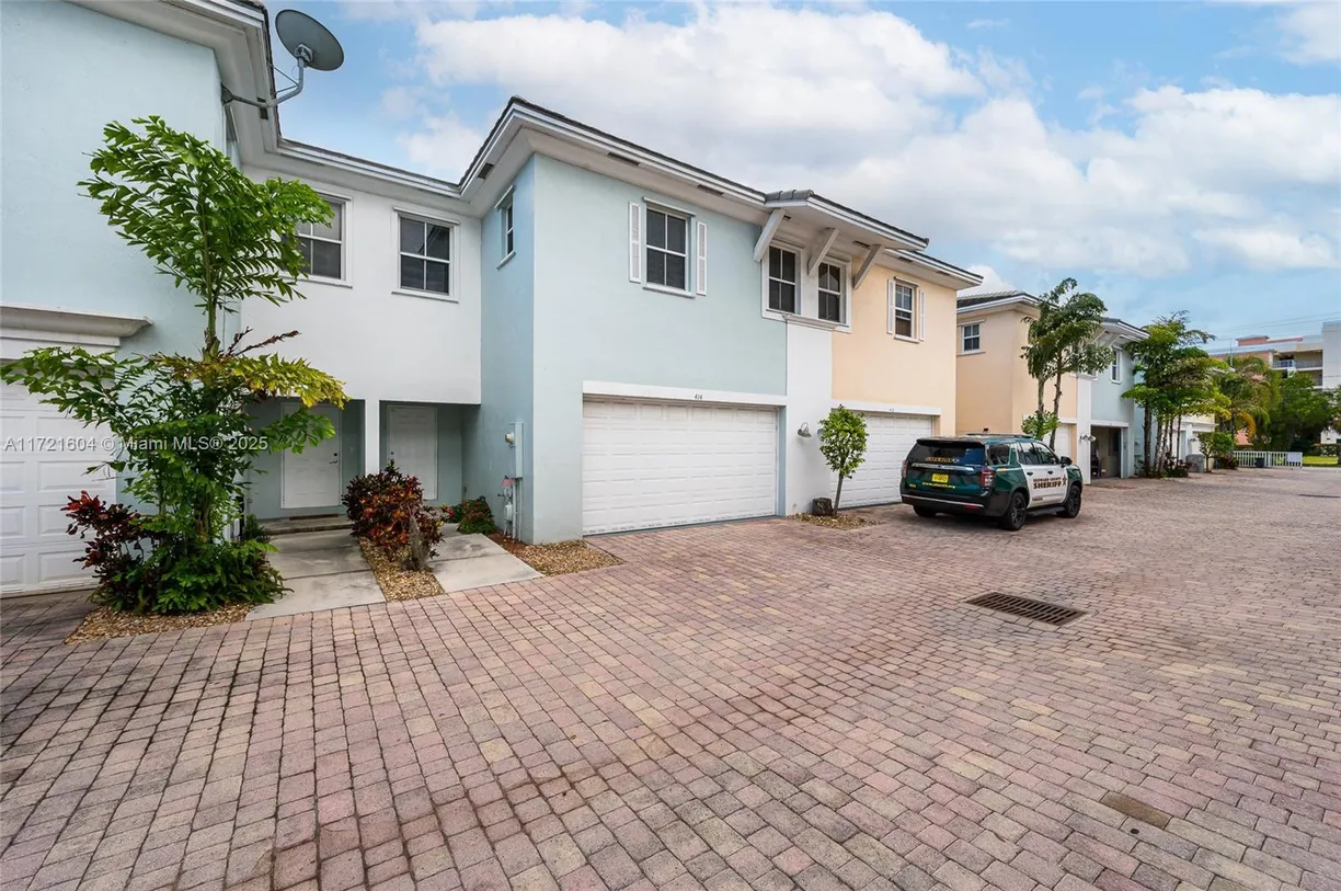 South Florida Real Estate | View 414 NE 1st Ave, 414 | 3 Beds, 2 Baths