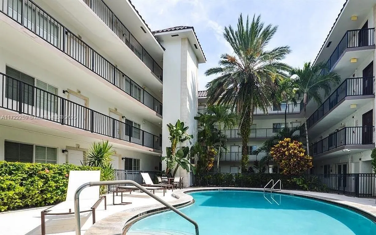 South Florida Real Estate | View 924 SE 2nd St, 8 | 3 Beds, 3 Baths