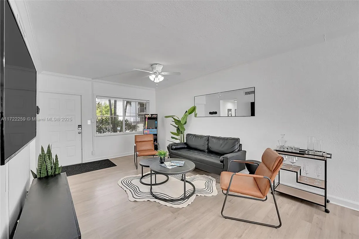 South Florida Real Estate | View 924 SE 2nd St, 8 | Listing