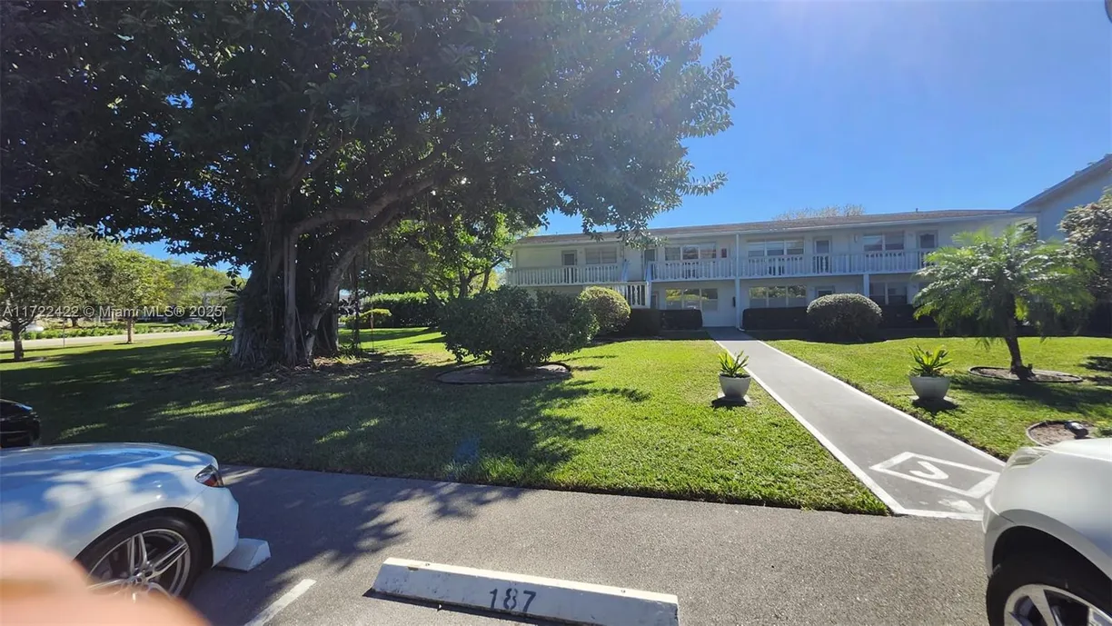 South Florida Real Estate | View 198 Tilford J, 198 | 1 Bed, 1 Bath