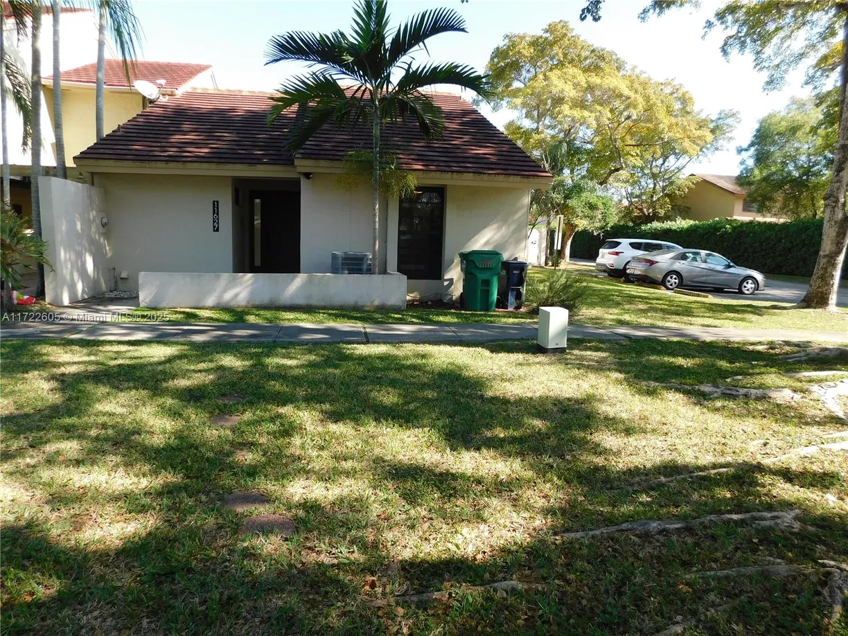 South Florida Real Estate | View 11627 SW 90th St, 11627 | 2 Beds, 2 Baths