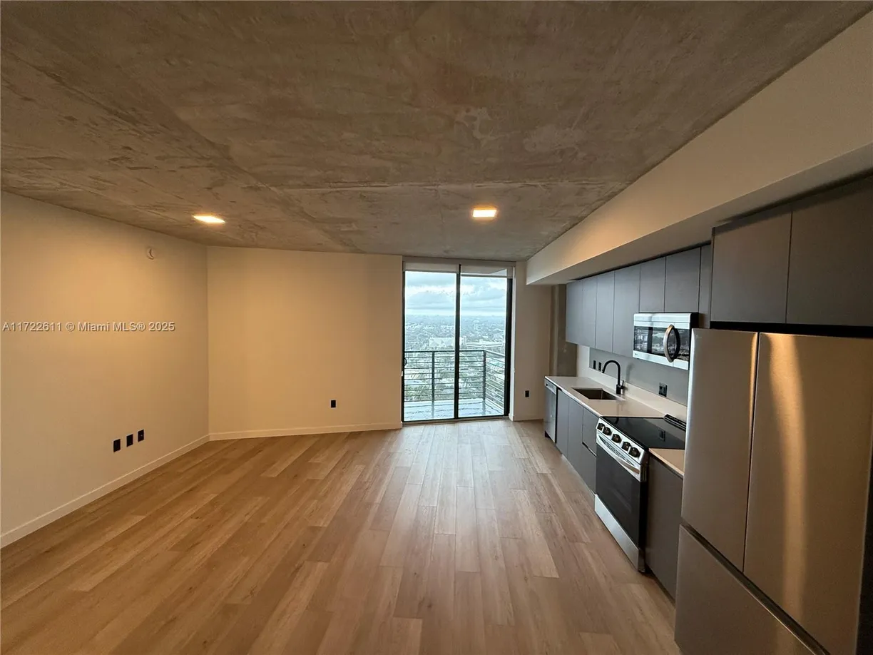 South Florida Real Estate | View 307 SW 5th St, 2415 | 1 Bed, 1 Bath