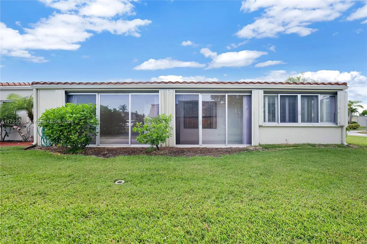 South Florida Real Estate | View 2532 S Boundbrook Dr S, 104 | 2 Beds, 2 Baths