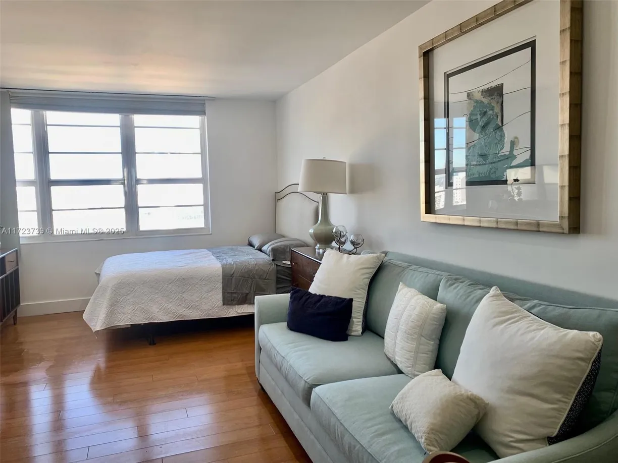South Florida Real Estate | View 100 Lincoln Rd, 1514A | 1 Bath