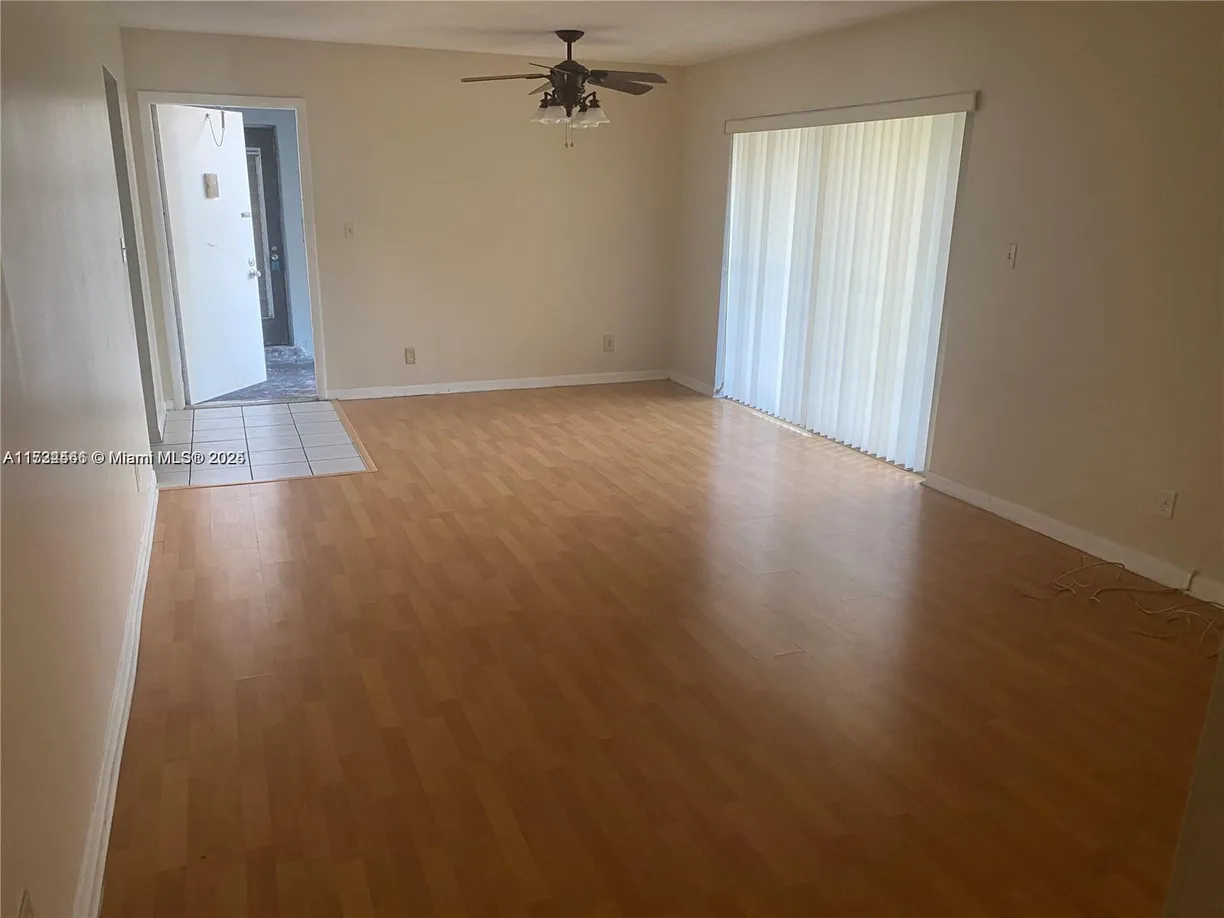 South Florida Real Estate | View 335 W Laurel Dr, 1M | Listing