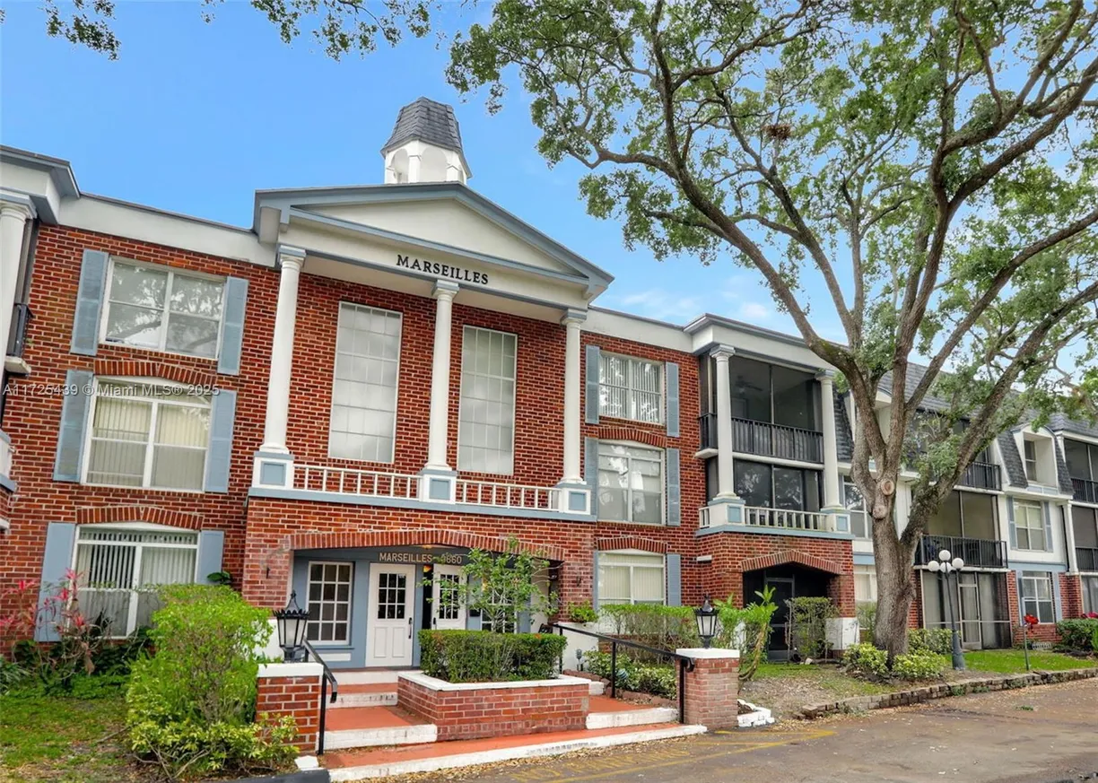 South Florida Real Estate | View 3660 Inverrary Dr, 2X | 2 Beds, 2 Baths