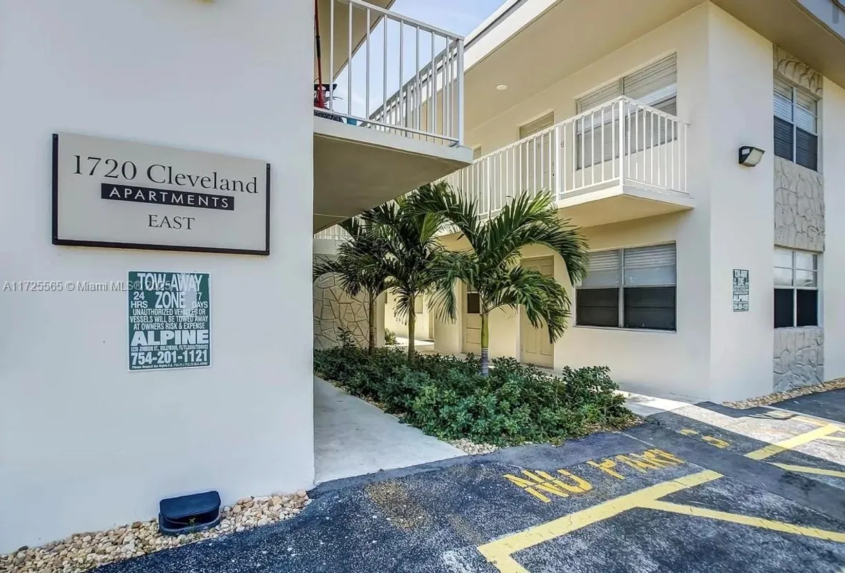South Florida Real Estate | View 1720 Cleveland St, 109 | 1 Bath