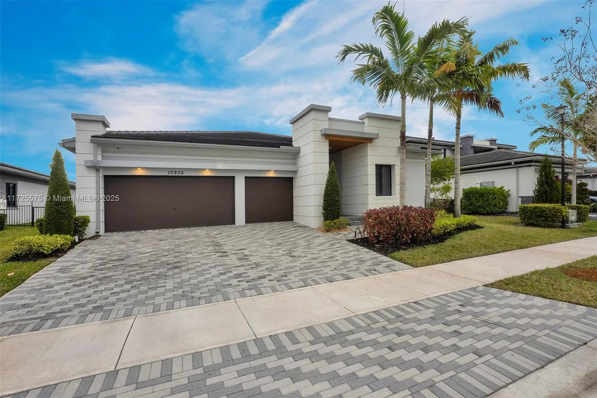 South Florida Real Estate | View 10935 Moore Dr | Listing