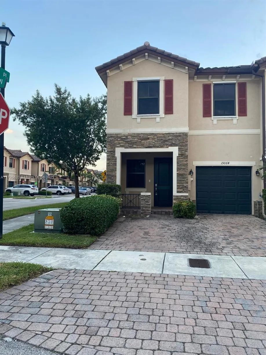 South Florida Real Estate | View  | 3 Beds, 2 Baths