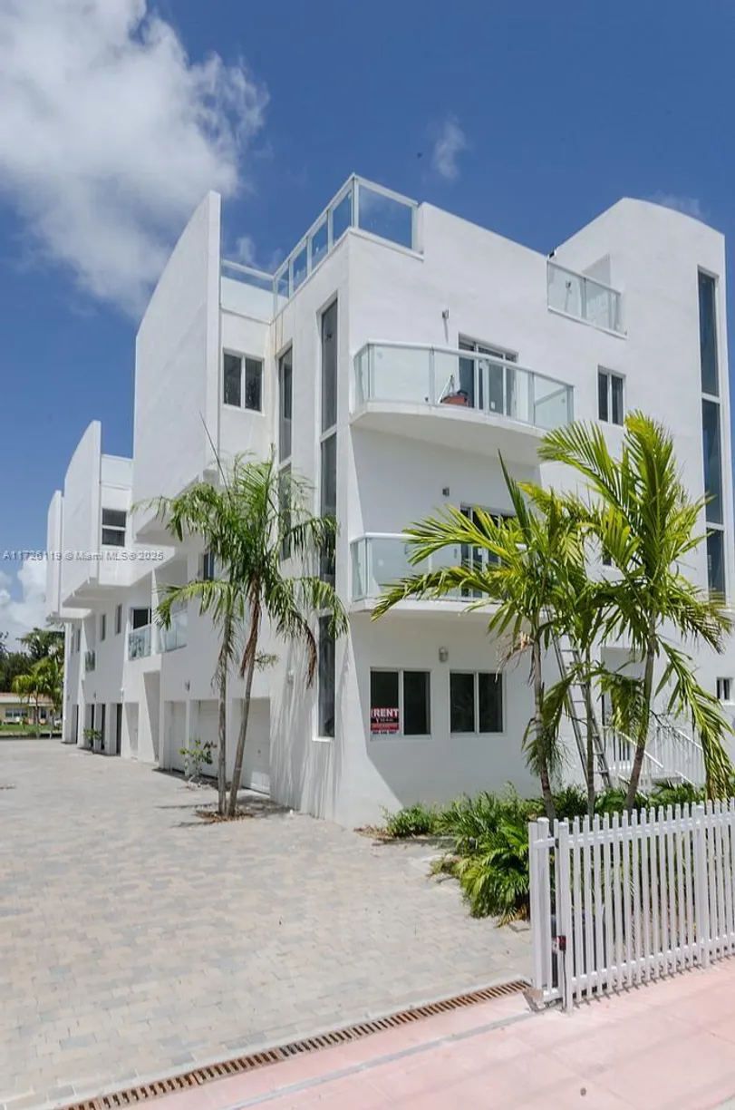 South Florida Real Estate | View 1975 Calais Dr, 5 | Listing