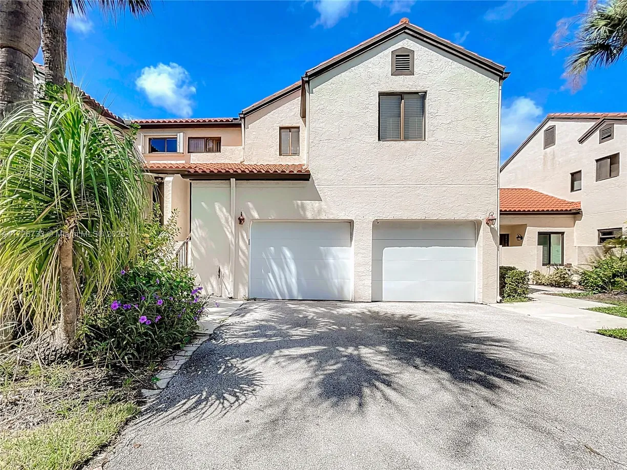 South Florida Real Estate | View 20 Via De Casas Sur, 202 | Listing