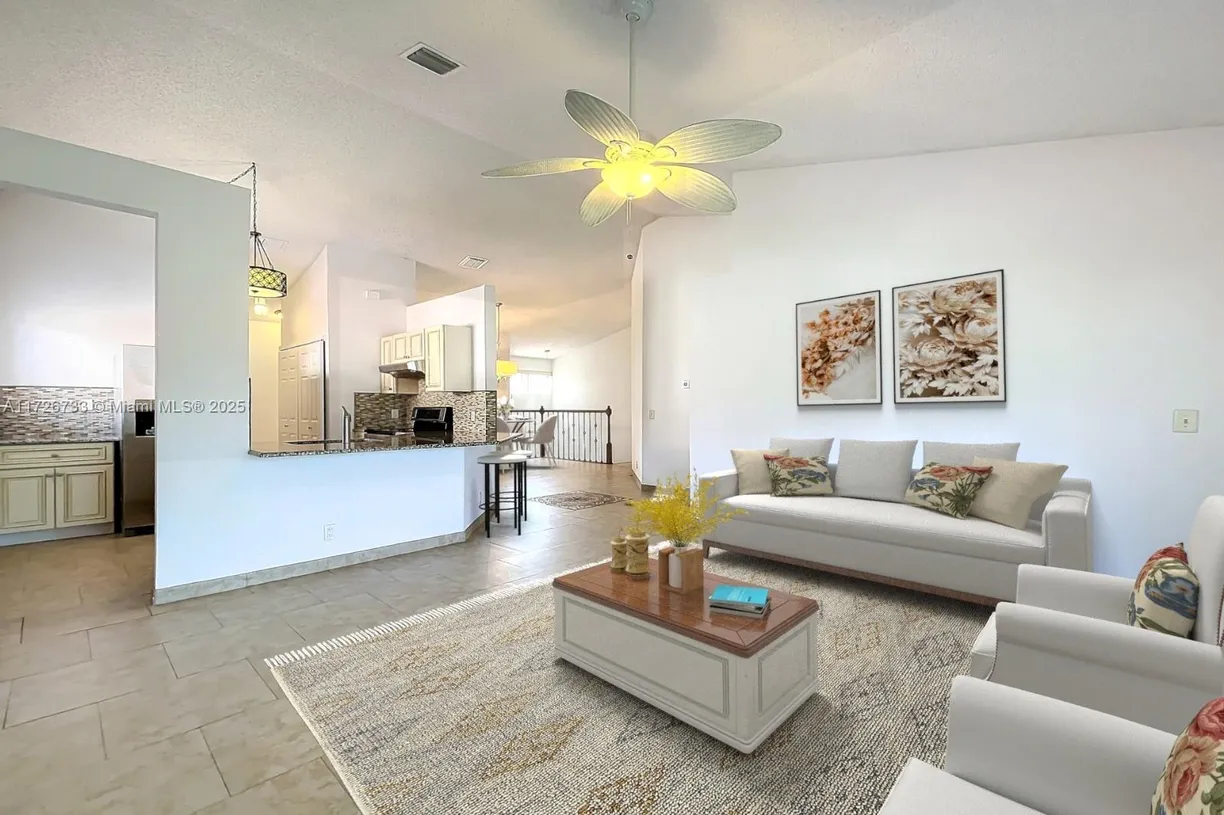South Florida Real Estate | View 20 Via De Casas Sur, 202 | 2 Beds, 2 Baths