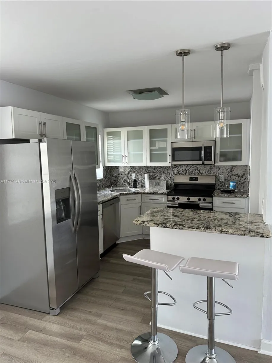 South Florida Real Estate | View 201 Jefferson Ave, 3F | 1 Bed, 1 Bath