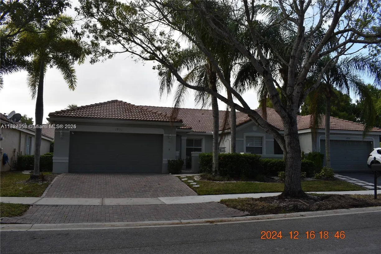 South Florida Real Estate | View  | 3 Beds, 2 Baths