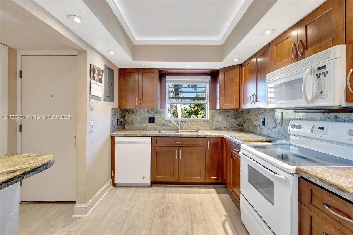 South Florida Real Estate | View 700 SE 6th Ave, 203 | Listing